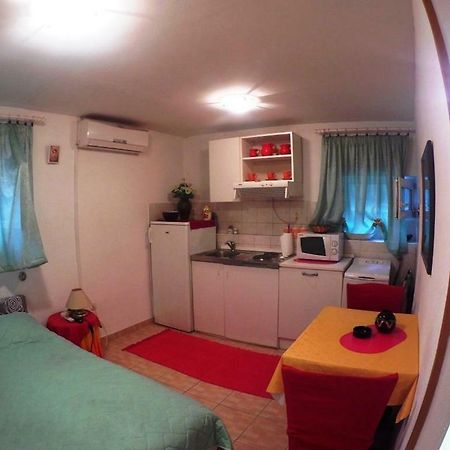 Mini Studio Apartment Split Exterior photo