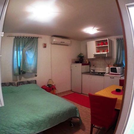 Mini Studio Apartment Split Exterior photo